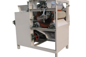 Broad bean cutting machine
