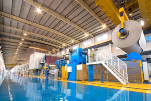 Automatic waste paper pulping production line